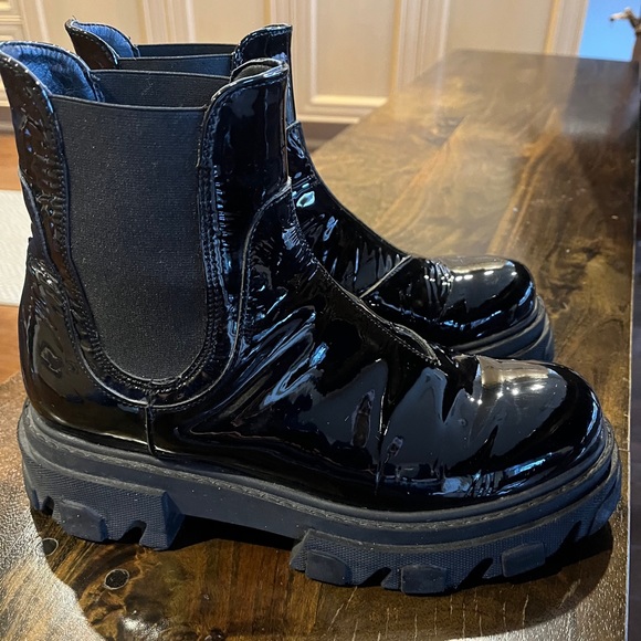 Black boots - Picture 3 of 3